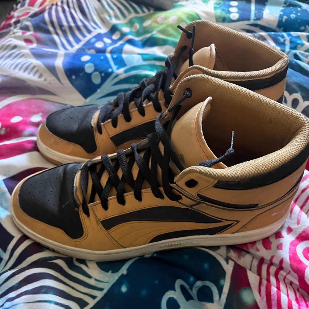 11.5 puma high tops. Used a few times. Custom Wu-tang color way